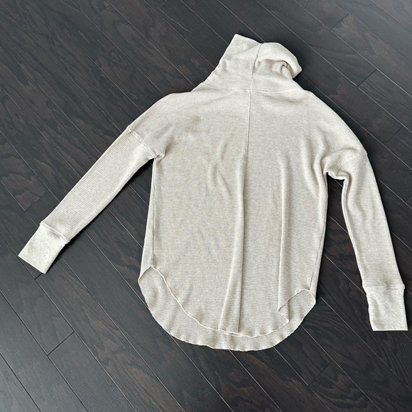 Aritzia Top - Picture 2 of 3